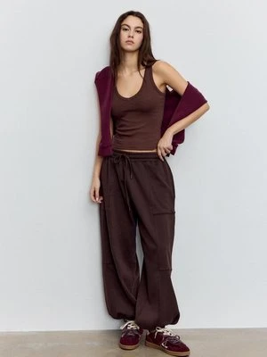 Stradivarius Koszulka bokserka z dekoltem w serek  Brązowy