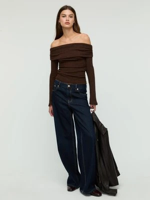 Stradivarius Koszulka dzianinowa z marszczeniami i odkrytymi ramionami  Brązowy