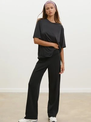 Stradivarius Koszulka oversize o miękkiej fakturze  Czarny