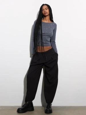 Stradivarius Koszulka z dekoltem łódką i ćwiekami  Ciemnoszary