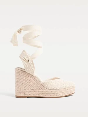 Stradivarius Koturny z juty o teksturowanej fakturze  BIAŁY