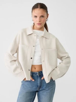 Stradivarius Krótka koszula wierzchnia ze sztucznego zamszu  Ecru
