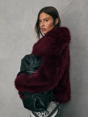 Stradivarius Krótka kurtka ze sztucznego futra  Wiśniowy