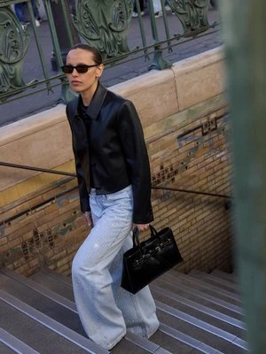 Stradivarius Krótka marynarka ze sztucznej skóry  Czarny