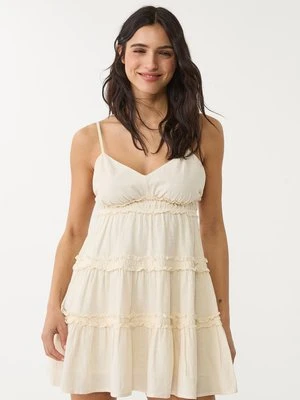 Stradivarius Krótka sukienka na ramiączkach z falbanami  Ecru