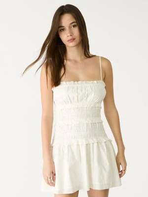 Stradivarius Krótka sukienka na ramiączkach z marszczeniami  Biały