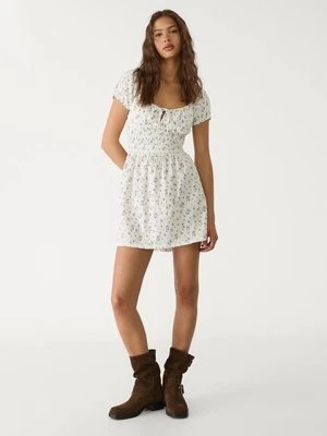 Stradivarius Krótka sukienka we wzory  Ecru