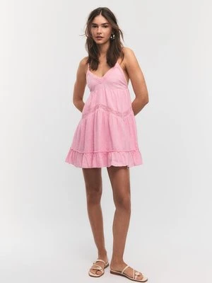 Stradivarius Krótka sukienka z koronkowym detalem  Cukierkowy róż