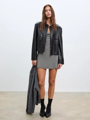 Stradivarius Krótka sukienka z lejącym dekoltem  Khaki