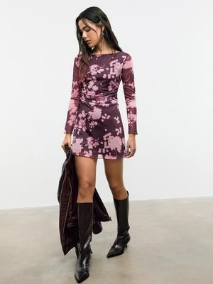 Stradivarius Krótka sukienka z nadrukiem z tiulu  Fioletowy