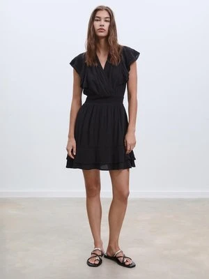 Stradivarius Krótka zwiewna sukienka z falbanami  Czarny
