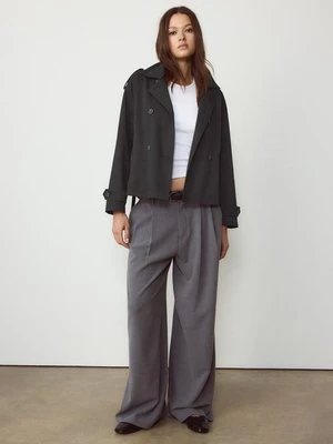 Stradivarius Krótki, lejący się trencz z paskiem  Czarny