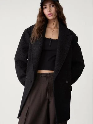 Zdjęcie produktu Stradivarius Krótki płaszcz ze sztucznego baranka  Czarny