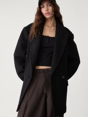 Zdjęcie produktu Stradivarius Krótki płaszcz ze sztucznego baranka  Czarny