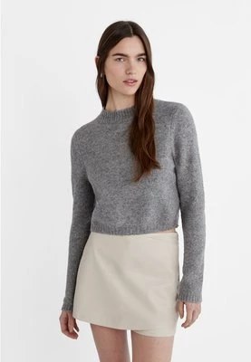 Stradivarius Krótki sweter z miękkiej dzianiny Soft Touch  Ciemnoszary