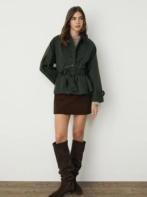 Stradivarius Krótki woskowany trencz z paskiem  Khaki