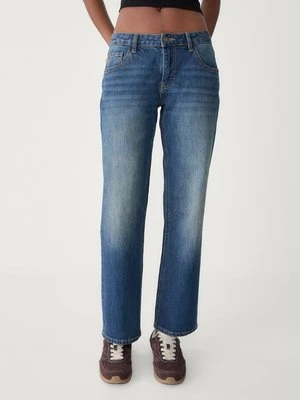 Stradivarius Krótkie jeansy o prostym kroju  JASNONIEBIESKI DENIM