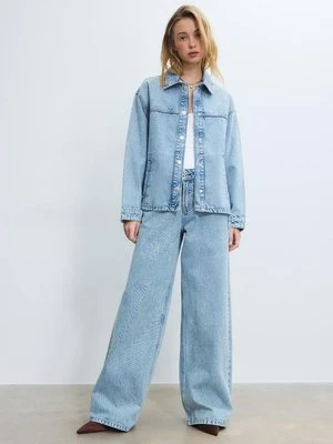 Stradivarius Kurtka jeansowa naszywane kieszenie połysk  ŚREDNIOJASNY NIEBIESKI DENIM