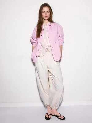 Stradivarius Kurtka z naszytymi kieszeniami  Neonowy róż