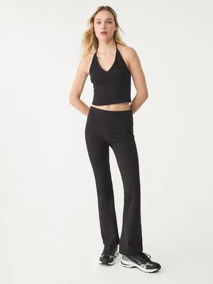 Stradivarius Legginsy z rozszerzanymi nogawkami  Czarny