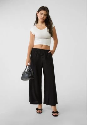 Stradivarius Luźne spodnie culotte  Czarny