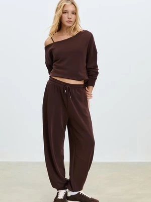 Zdjęcie produktu Stradivarius Miękka bluza z odkrytym ramieniem  Brązowy