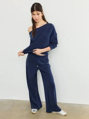 Zdjęcie produktu Stradivarius Miękka bluza z odkrytym ramieniem  Ciemnomorski