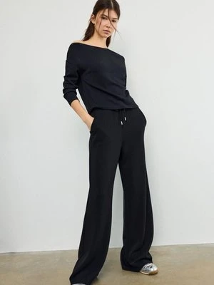 Zdjęcie produktu Stradivarius Miękka bluza z odkrytym ramieniem  Czarny