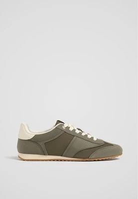 Stradivarius Miękkie buty sportowe  Khaki