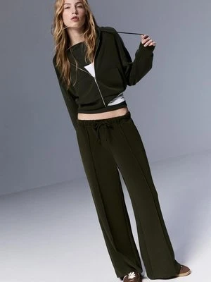 Stradivarius Spodnie jogger z szerokimi nogawkami i przeszyciami, miękkie w dotyku  0-526