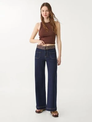 Stradivarius Minimalistyczne jeansy z haftem  ŚREDNIOJASNY NIEBIESKI DENIM