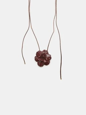 Stradivarius Naszyjnik ze sznurka z metalowym kwiatem  Brązowy
