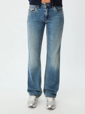 Stradivarius Spodnie low straight leg  ŚREDNIOJASNY NIEBIESKI DENIM
