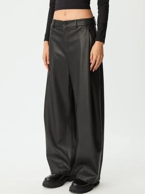 Stradivarius Pantalón wide leg efecto piel  Czarny