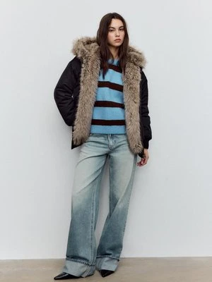 Stradivarius Pikowana bomberka z kapturem ze sztucznego futra  Czarny