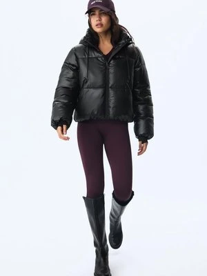 Stradivarius Pikowana kurtka metaliczna z kapturem  Czarny