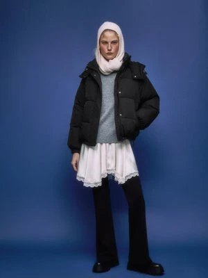 Stradivarius Pikowana kurtka z Kapturem  Czarny