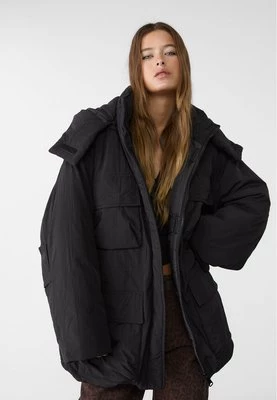 Stradivarius Pikowana parka oversize z kieszeniami  Czarny