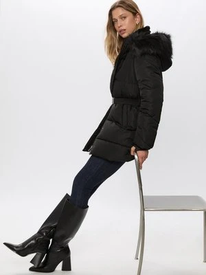 Stradivarius Pikowany dopasowany płaszcz  Czarny