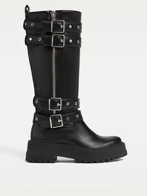 Stradivarius Płaskie botki z klamrami  Czarny