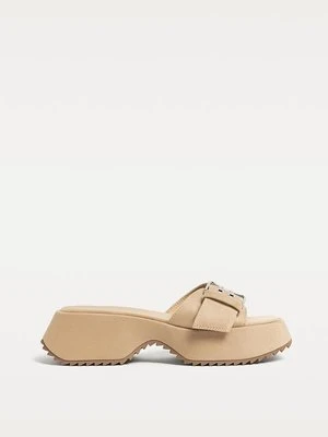 Stradivarius Płaskie sandały na platformie  BEŻOWY