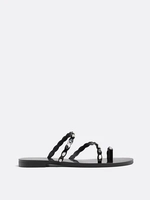 Stradivarius Płaskie sandały z ćwiekami  Czarny