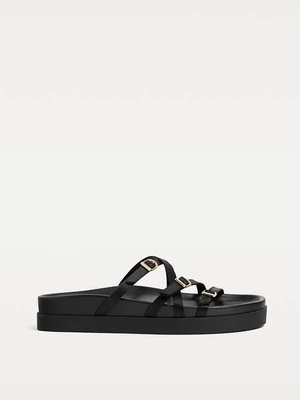 Stradivarius Płaskie sandały z klamrami  Czarny