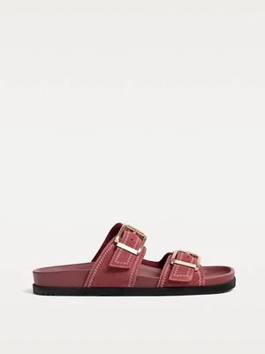 Stradivarius Płaskie skórzane sandały z klamrami  Ciemnoczerwony
