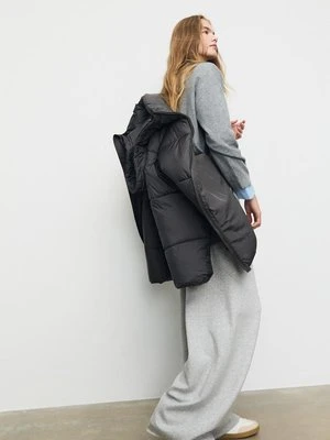 Stradivarius Płaszcz pikowany średniej długości  Ciemnoszary