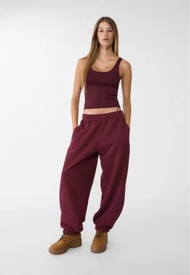 Stradivarius Pluszowe spodnie jogger oversize  Wiśniowy