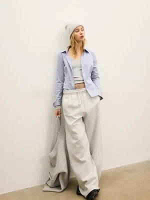 Stradivarius Podstawowa dopasowana koszula w paski  Ciemnomorski