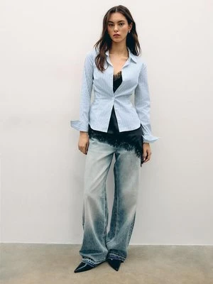 Stradivarius Podstawowa dopasowana koszula w paski  Czarny