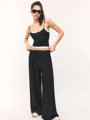 Stradivarius Podstawowa koszulka na ramiączkach  Czarny