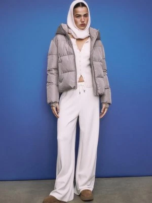 Stradivarius Podstawowa pikowana kurtka z kapturem  Brązowy